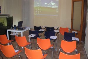 Sala conferenze con videoproiettore